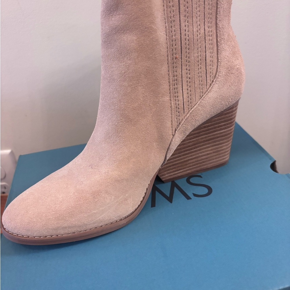 Women's Tan Suede Ankle Boots